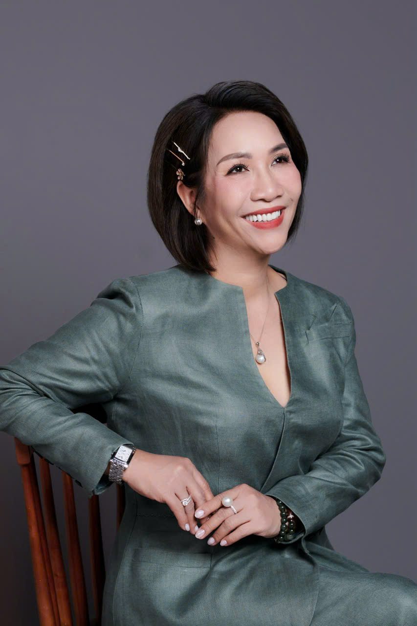 Bà Nguyễn Thị Tường Hải hướng ánh nhìn về phía trước