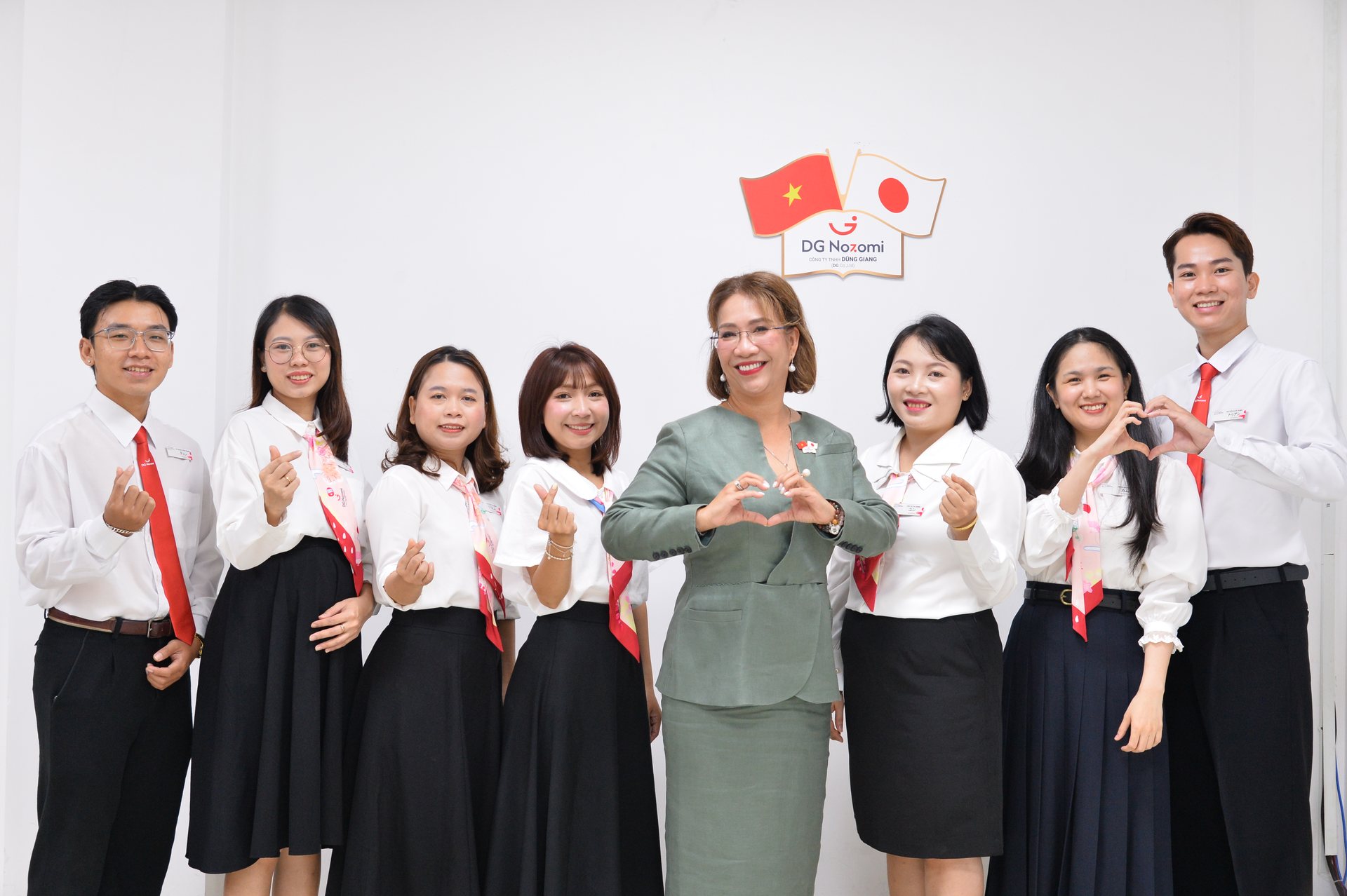 Bà Hải cùng đội ngũ NOZOMI